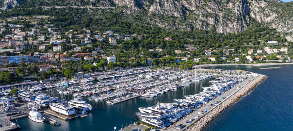 vue aerienne drone bateau mer